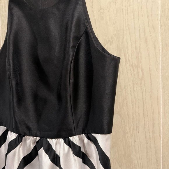 Alfred Sung Ivory & Black Chevron Stripe Gown - Size 12 - Picture 3 of 8